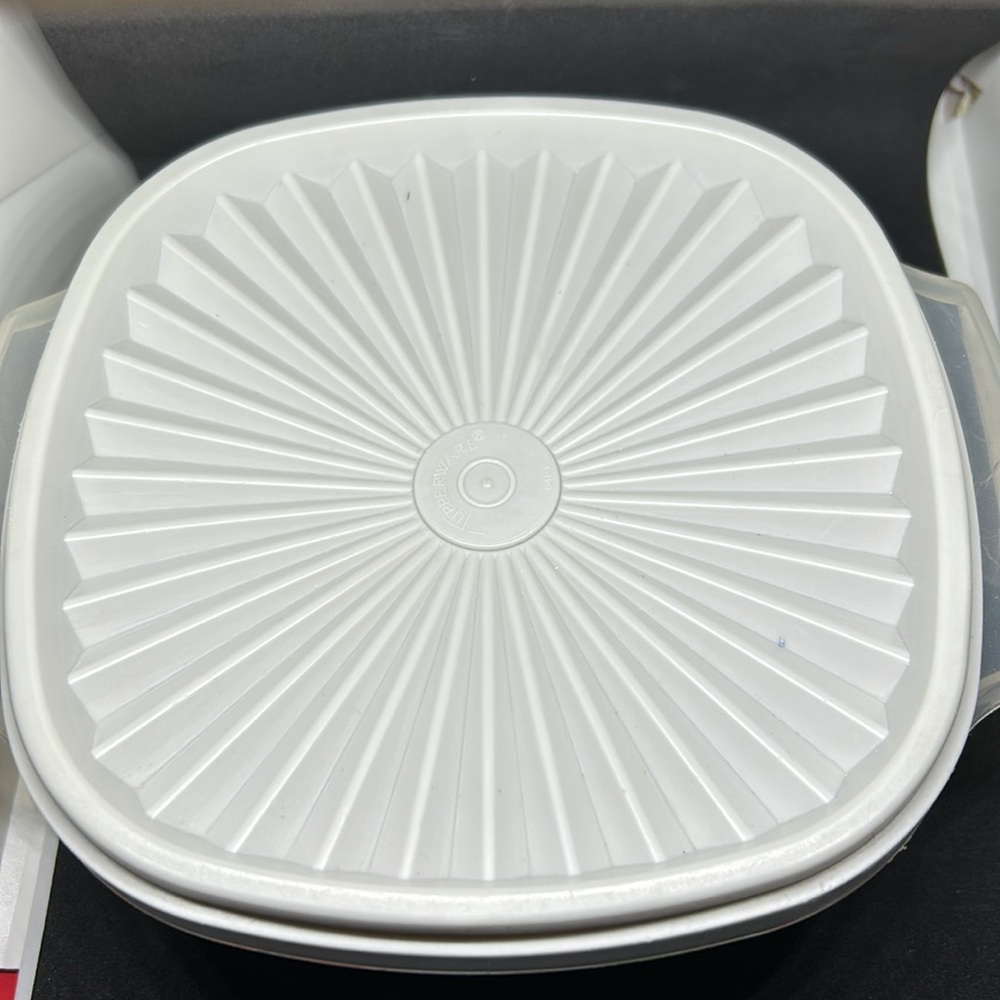 Tupperware - Picture 7 of 7